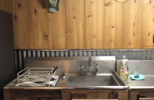 Southside House | Cozy Texas-themed bungalow casita. Pet friendly.