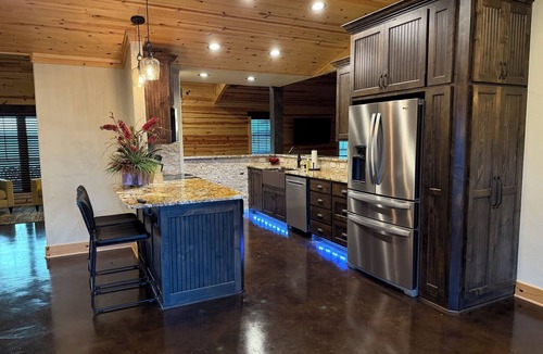 Valley View House | Cozy three-bedroom farmhouse with 2 full baths and large covered deck/hot tub.