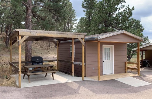 Crook County Cabin | Cozy twin and full bed cabin complete with WiFi, fitness room in superb Aladdin