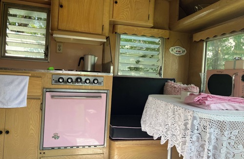 Caldwell House | Cozy vintage camper in serene Caldwell