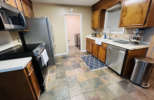 Madison House | Cozy waterfront home located on the Ross Barrett Reservoir in Madison, MS!