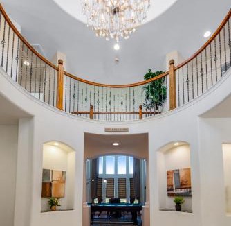 Aurora House | Cozy Winter Escape Scenic View, Luxury, Pool Tabl