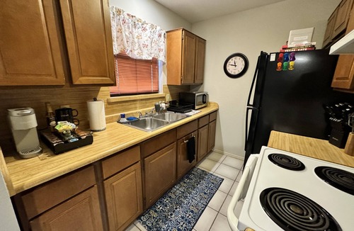 Southwest Carrollton Apartment | Cozy Work Retreat in North Dallas-Addison Area…Pet Friendly!