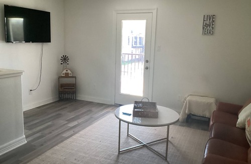 Riverside Terrace Apartment | Cozy2-Bedroom APT, AC, WiFI, 1m UH, 2mMuseums, Zoo, Medical Center, NRG.Downtown