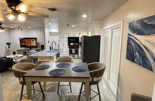 Sansom Park House | CoZyBeds|FamFrndly|Mins2DwnTwn|Stckyrds|WillRogers