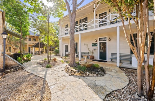Comfort Hotel | Creek View Premier King