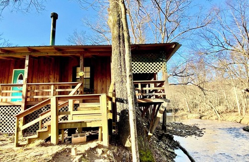 Newnata Cabin | Creekside accommodations near Mt. View - Pet Friendly and a kids paradise