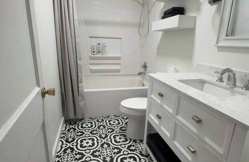 Ruston House | Creekside Cabin - 5 Mins From LA TECH & Sports Complex