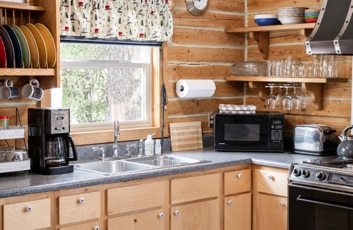 Riverside Cabin | Creekside Cabin with 2 King Beds