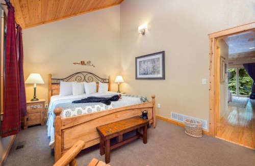 Fall River Estates Apartment | Creekside Condos C by Estes Park Condos