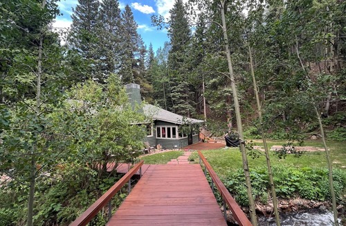 Bailey Cabin | Creekside Oasis in the National Forrest