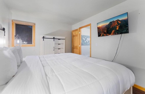Fall River Estates Apartment | Creekside Suites 16 by Estes Park Condos