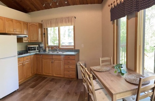 Crowsnest Pass Cabin | Crowsnest River Chalet - Wolf’s Den