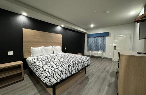 Barker Hotel | Crystal Inn Gessner- Near Sam Houston Racepark