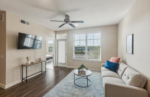 Southeast Houston Apartment | Cullen 8206 I New Construction 1Bd Apt I Gated