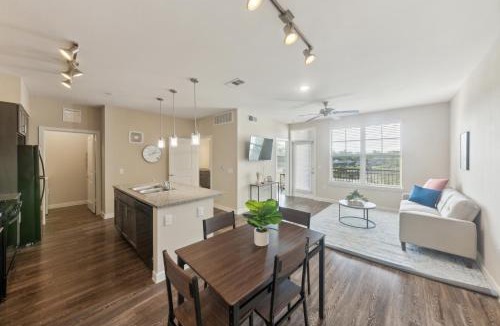 Southeast Houston Apartment | Cullen 8206 I New Construction 1Bd Apt I Gated