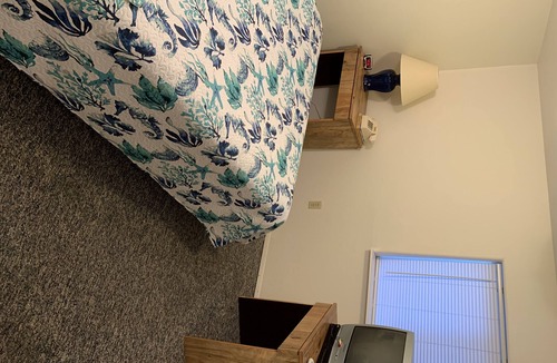 Sekiu Hotel | Curley's, E - Motel - 1 Queen/3 Single/Kitchen