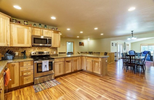 Custer House | Custer Connection- Private Retreat: 6-Acre Nature Escape with Trail Access, Custer.