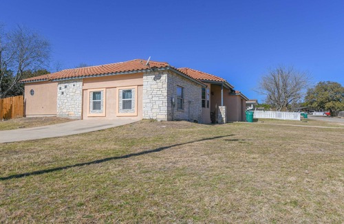 Bell County House | Custom built Tuscan beauty 4br3ba 12+guests; 5min drive to Dana Peak park & lake