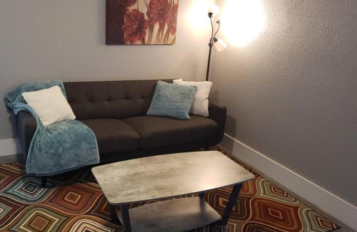 Sherman Hill Apartment | Cute 2 bedroom apartment in historic neighborhood