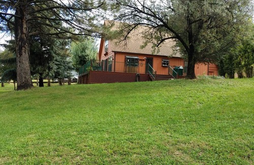 Ruidoso Ski Chalet | Cute and Cozy Chalet Style Cabin Family and Pet friendly. Wild life abundant.