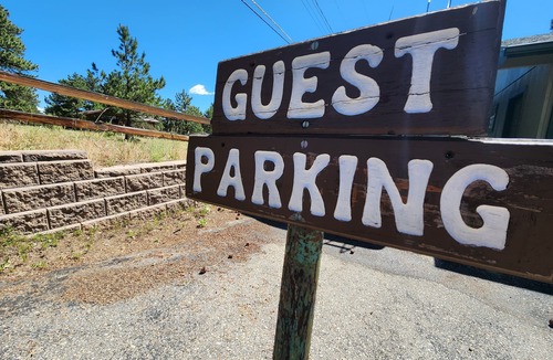 Estes Park Cabin | Cute, Comfy and Private, Main Level, no stairs! Hot Tub, Close to town Reg #3529