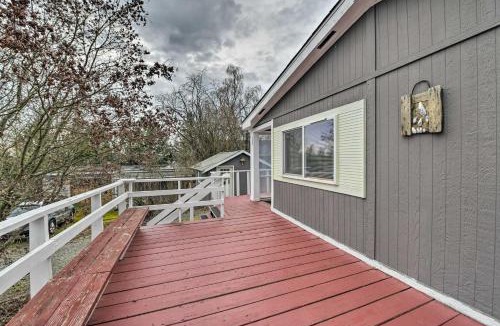 Poulsbo House | Cute Cottage w/Deck Walk 115 Ft to Brewery & Cafe