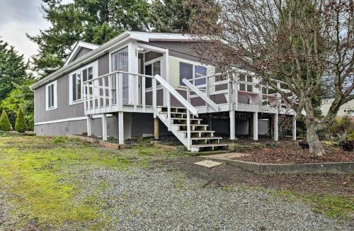 Poulsbo House | Cute Cottage w/Deck Walk 115 Ft to Brewery & Cafe