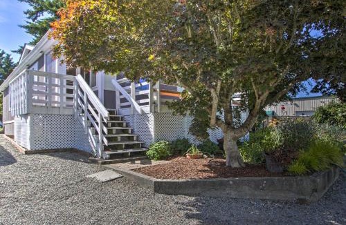 Poulsbo House | Cute Cottage w/Deck Walk 115 Ft to Brewery & Cafe