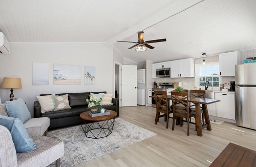 Surfside Beach Cottage | Cute, Cozy and Clean cottage by the Sea!