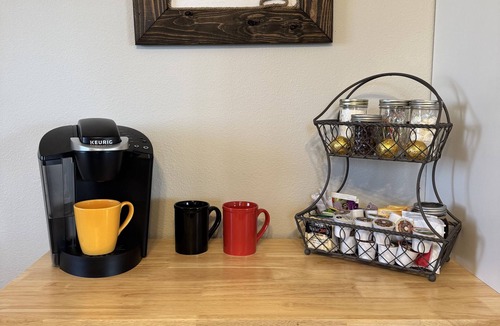 Emmett House | Cute & Cozy home walking distance to downtown