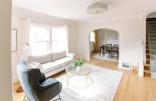 Des Moines House | Cute Family Friendly 3 Bedroom Home in Waterbury