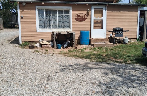 Eastland Cabin | Cute little 1 bedroom cabin on lake Lake Leon in Eastlake, Tx.