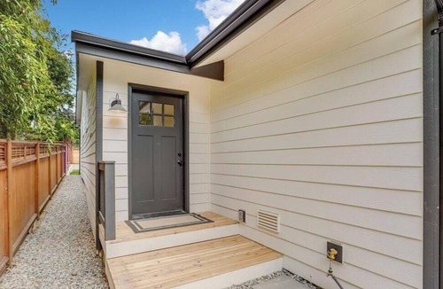 Highland Park Cottage | Cute West Seattle cottage; minutes to downtown w/A/C.