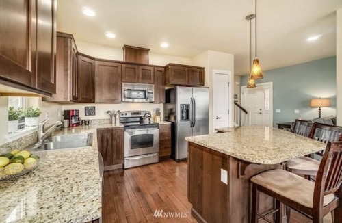 Quincy House | D25-2 Deck Unit Riverview w/ATCH garage Sunserra nearby heated pool and hot tub