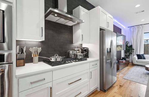 Oak Lawn House | Dallas 6BR | Game Room + Yard | Sleeps 16