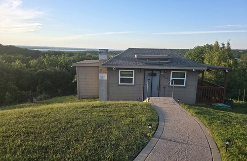 Cedar Hill Cabin | Dallas Cabin spectacular views-EPIC, Six Flag, Globe Life FIFA AT&T Stadium DFW