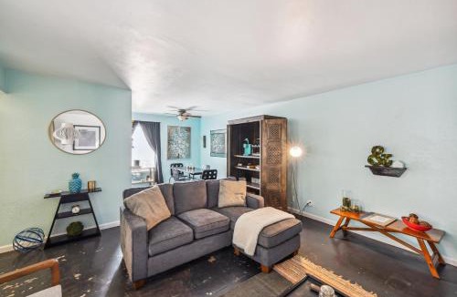 Knox - Henderson House | Dallas Condo w/Pool Access ~ 4 Mi to Downtown!