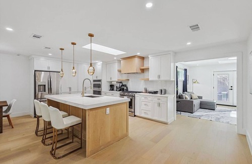 Northeast Dallas House | Dallas Home | Fire Pit · Spa Bath · Sleeps 11