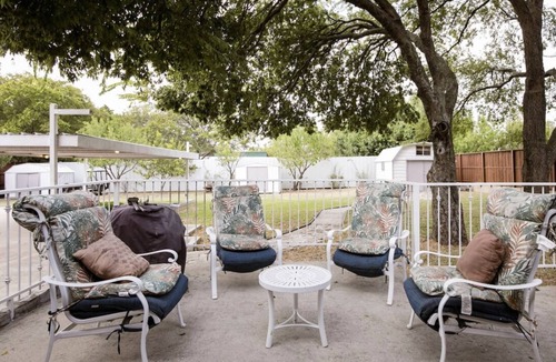 Dallas County House | ⚽️ Dallas House on One Acre Fenced & Gated Property - Hot Tub! Pet and Events OK!