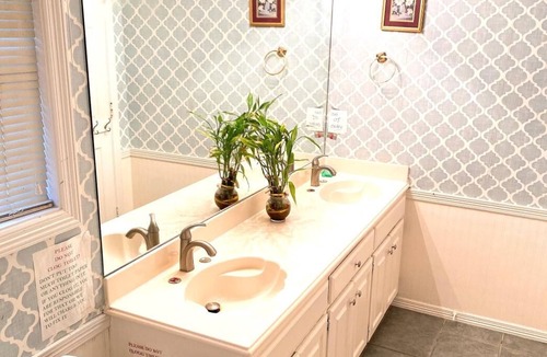 Far North Dallas House | Dallas TX. Big discount private bedroom, Queen bed high Wi-Fi, TV. share kitchen