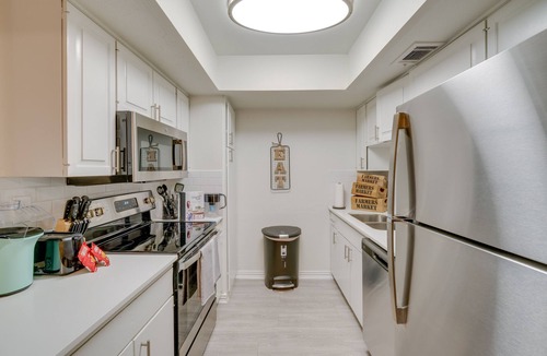 Vickery Meadow Apartment | Dallas Unit w/Pool Access - 9 Mi to Dtwn!