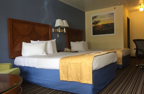 Espanola Hotel | Days Inn by Wyndham Espanola