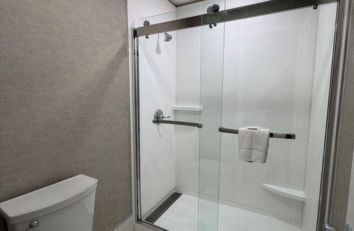 Granbury Hotel | Days Inn by Wyndham Granbury
