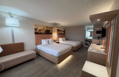 Granbury Hotel | Days Inn by Wyndham Granbury