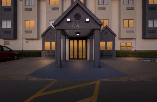 Kansas City Hotel | Days Inn by Wyndham near Kansas Speedway