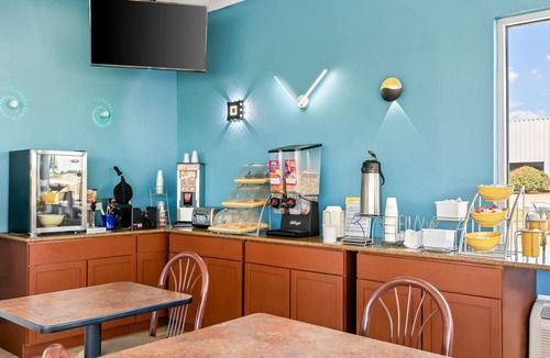 Salina Hotel | Days Inn by Wyndham Salina South