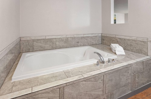 Airway Heights Hotel | Days Inn & Suites by Wyndham Spokane Airport Airway Heights