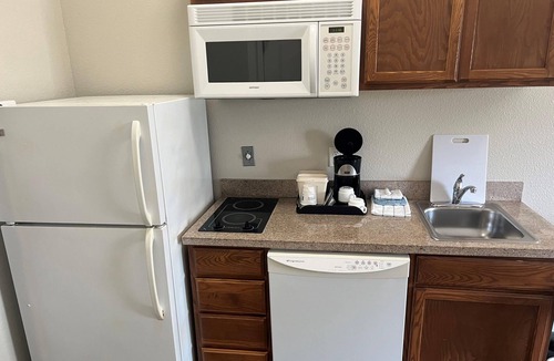 Columbus Hotel | Days Inn & Suites by Wyndham Columbus NE