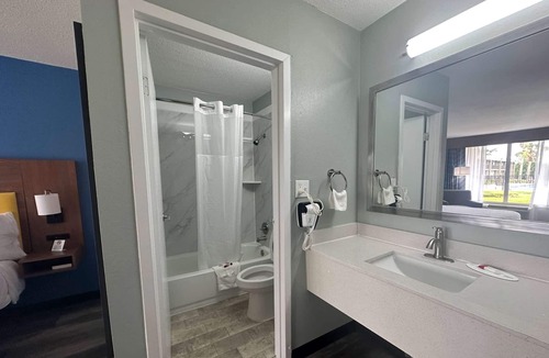 Jennings Hotel | Days Inn & Suites by Wyndham Jennings